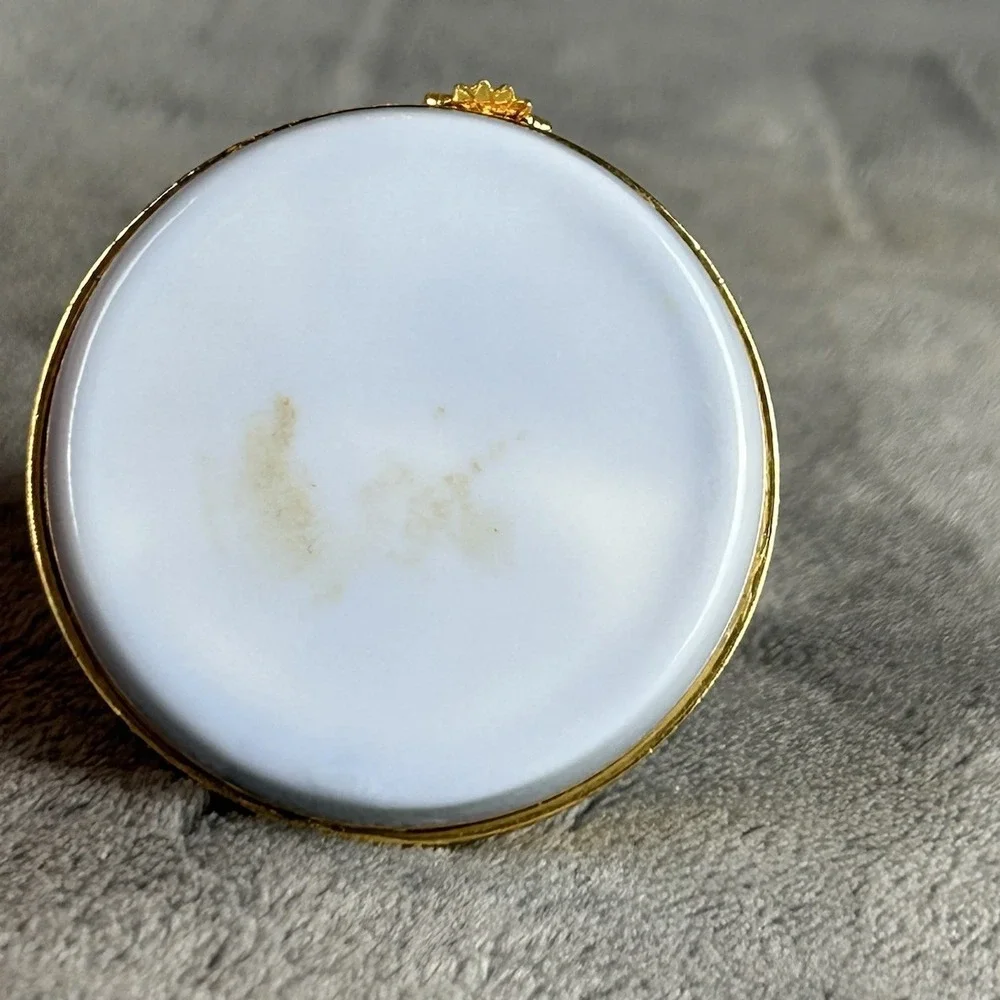 Vintage Penguin Family Porcelain Hinged Trinket Box Iceberg Gold Tone Clasp
